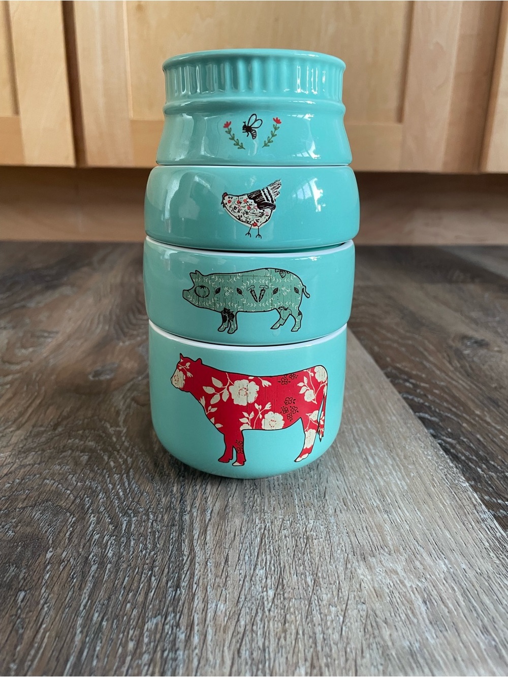 Pavilion Gift Company Live Simply Bee Chicken Pig and Cow Measuring Cups Set